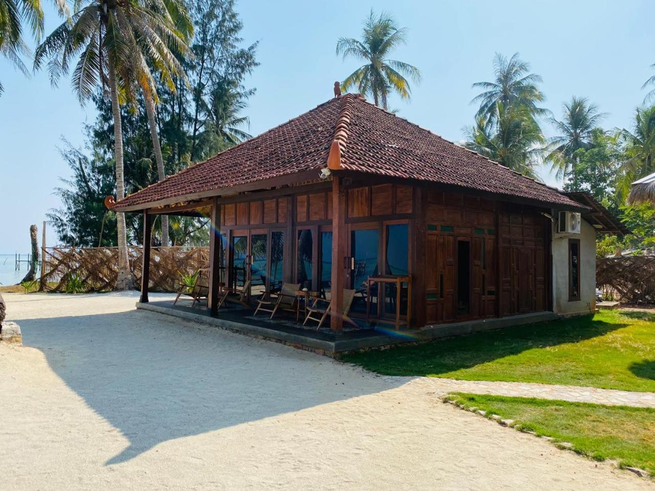 Eco Casa Hotel Karimunjawa Exterior foto